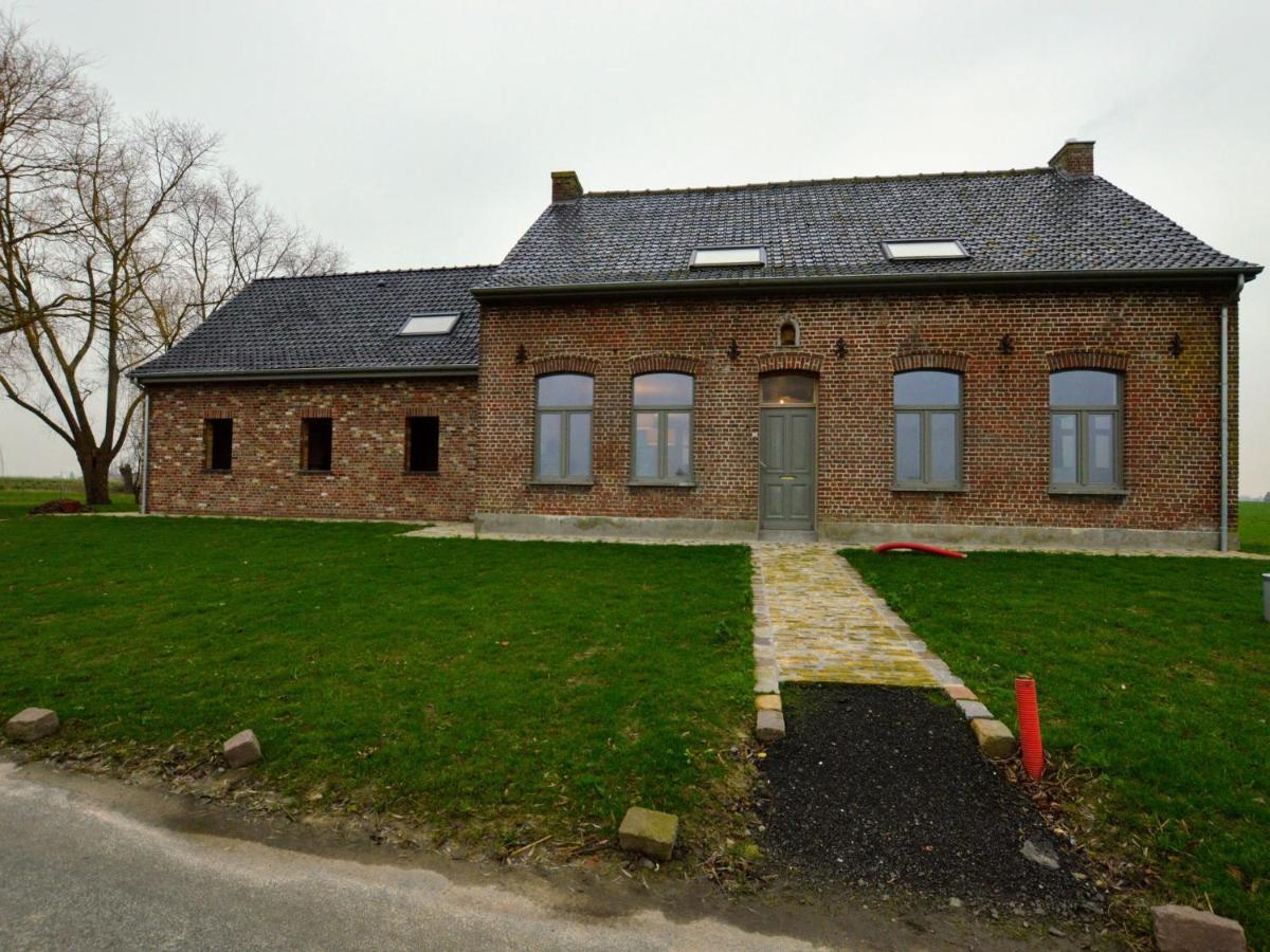 Spacious Holiday Home With Pond In Poperinge Roesbrugge-Haringe エクステリア 写真