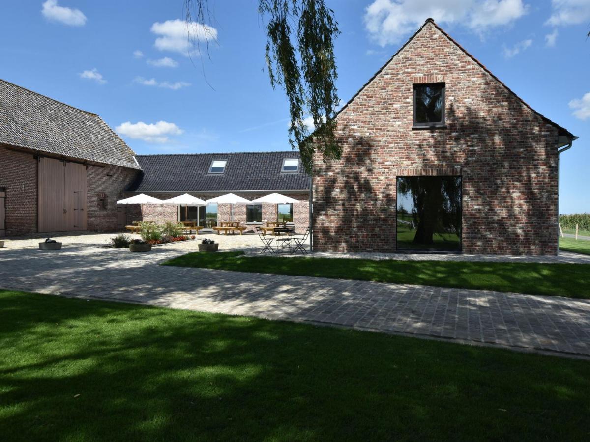 Spacious Holiday Home With Pond In Poperinge Roesbrugge-Haringe エクステリア 写真