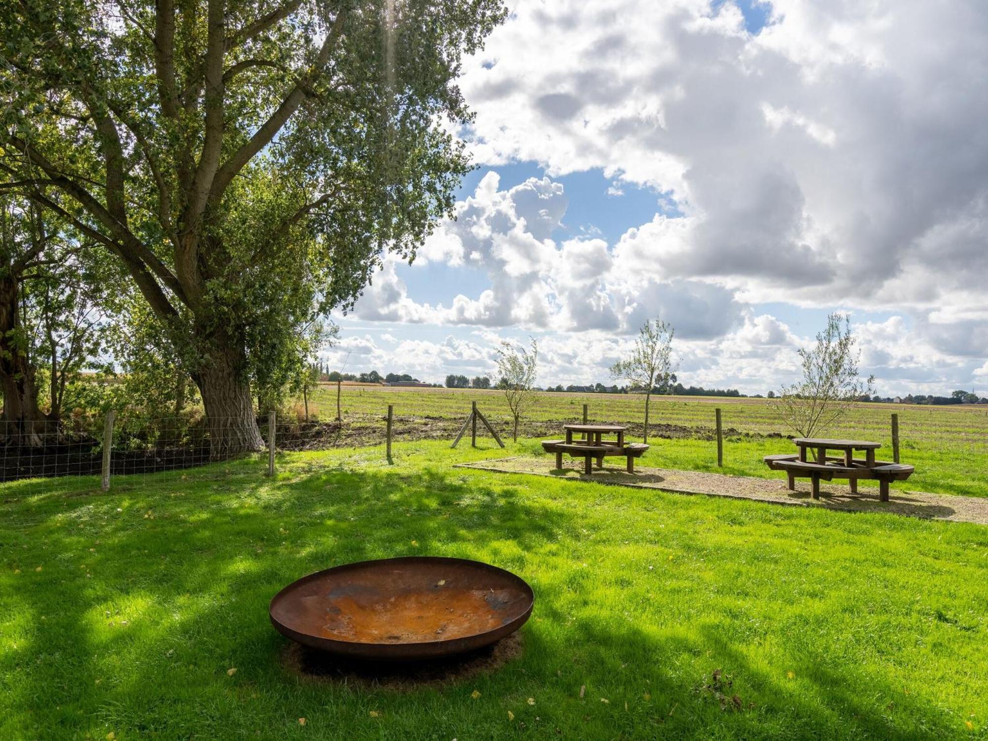 Spacious Holiday Home With Pond In Poperinge Roesbrugge-Haringe エクステリア 写真