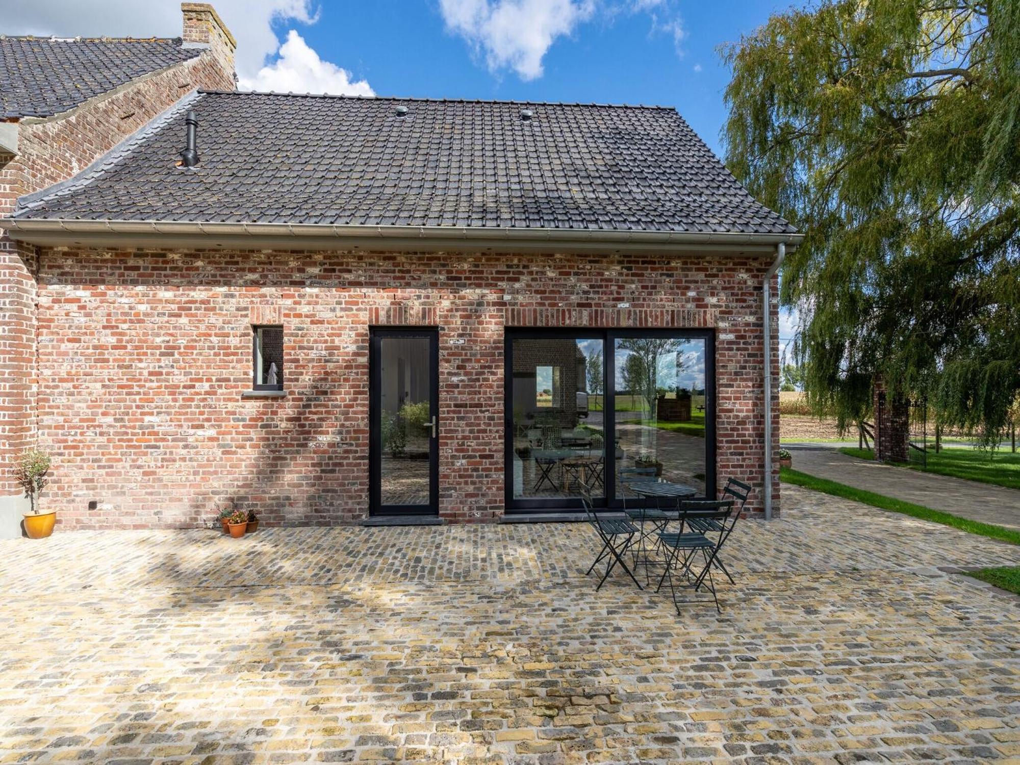 Spacious Holiday Home With Pond In Poperinge Roesbrugge-Haringe エクステリア 写真