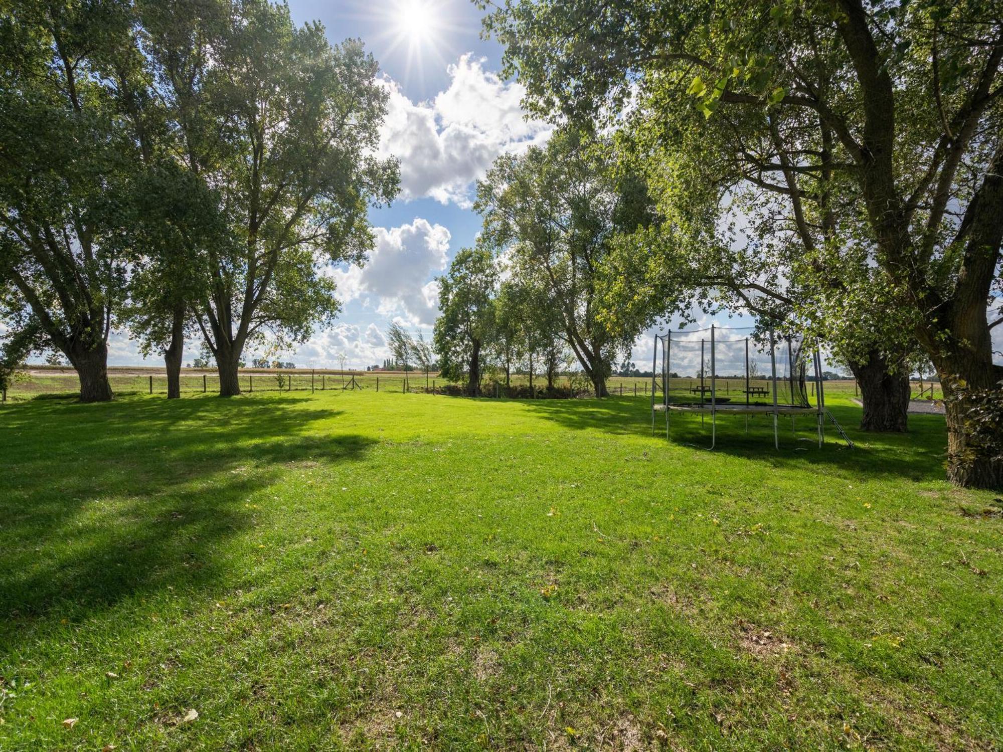 Spacious Holiday Home With Pond In Poperinge Roesbrugge-Haringe エクステリア 写真