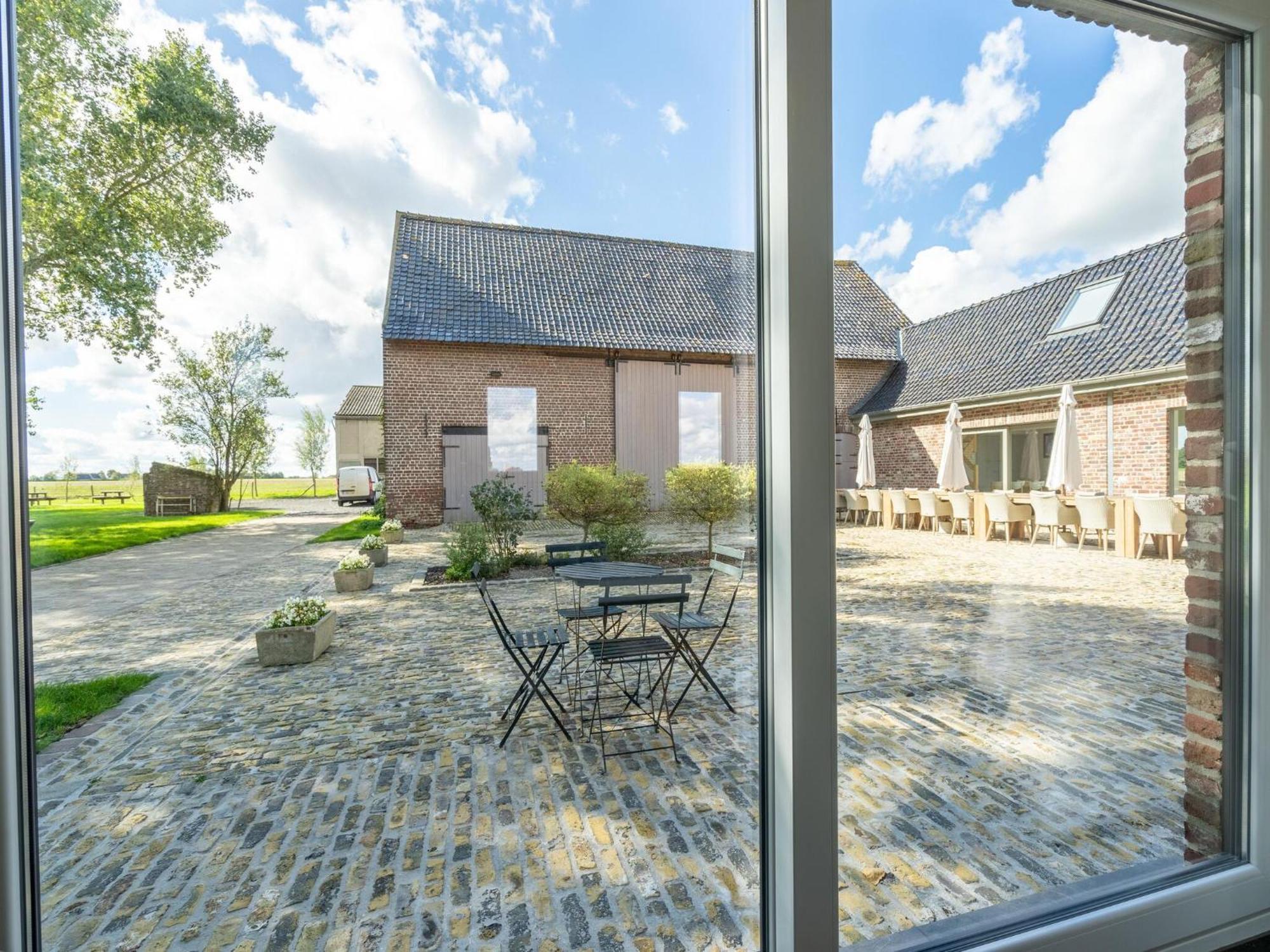 Spacious Holiday Home With Pond In Poperinge Roesbrugge-Haringe エクステリア 写真