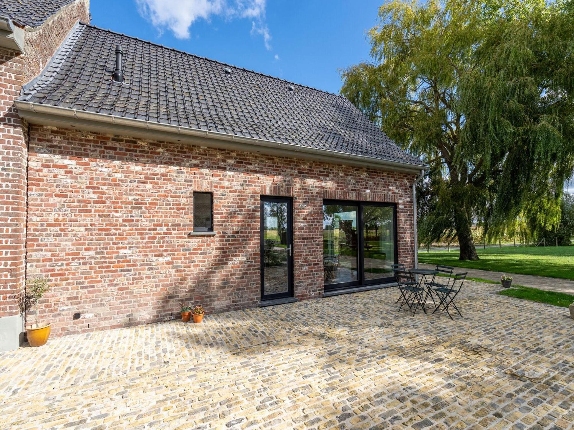 Spacious Holiday Home With Pond In Poperinge Roesbrugge-Haringe エクステリア 写真